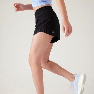Athleta Hustle 3in short